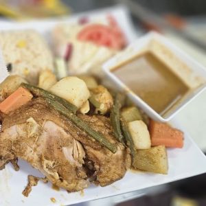POLLO GUISADO.jpg POLLO GUISADO.jpg