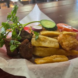 YUCA FRITA CON CHICHARRONES.jpg YUCA FRITA CON CHICHARRONES.jpg